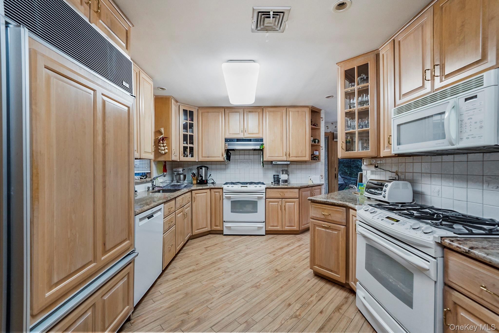 #6 photo, 83-47 Abingdon Road, Kew Gardens , NY 11415