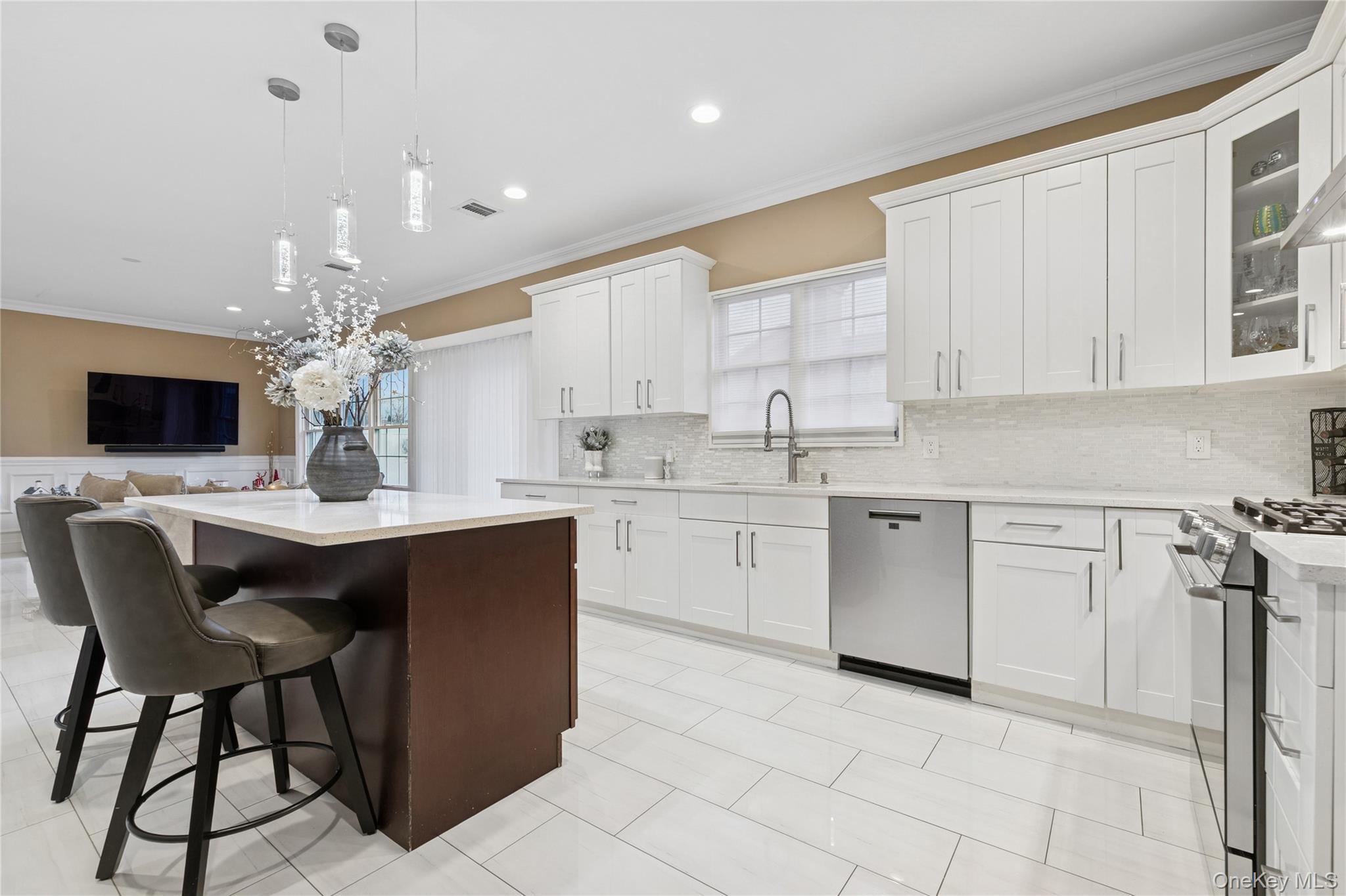 #14 photo, 5 Vernon Street, Plainview , NY 11803