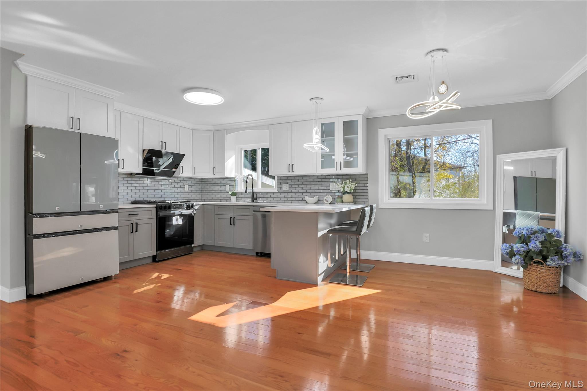 #6 photo, 2 Walnut Drive, Syosset , NY 11791