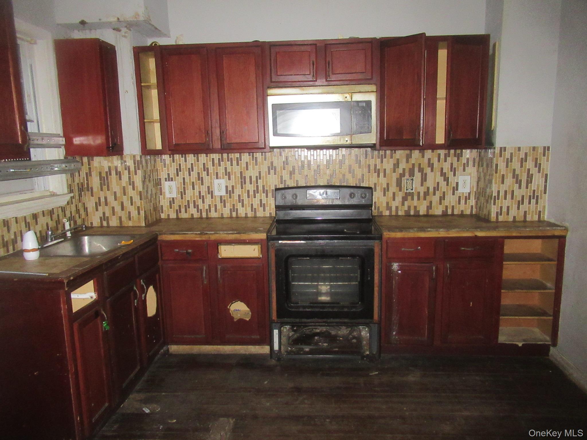 #4 photo, 35 Carpenter Avenue, Newburgh , NY 12550