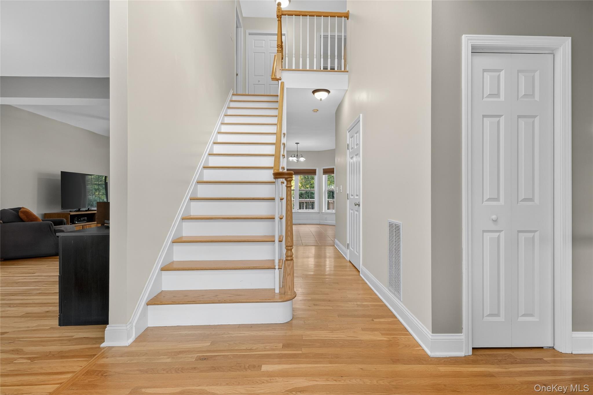 #5 photo, 9 Exeter Circle, Beacon , NY 12508