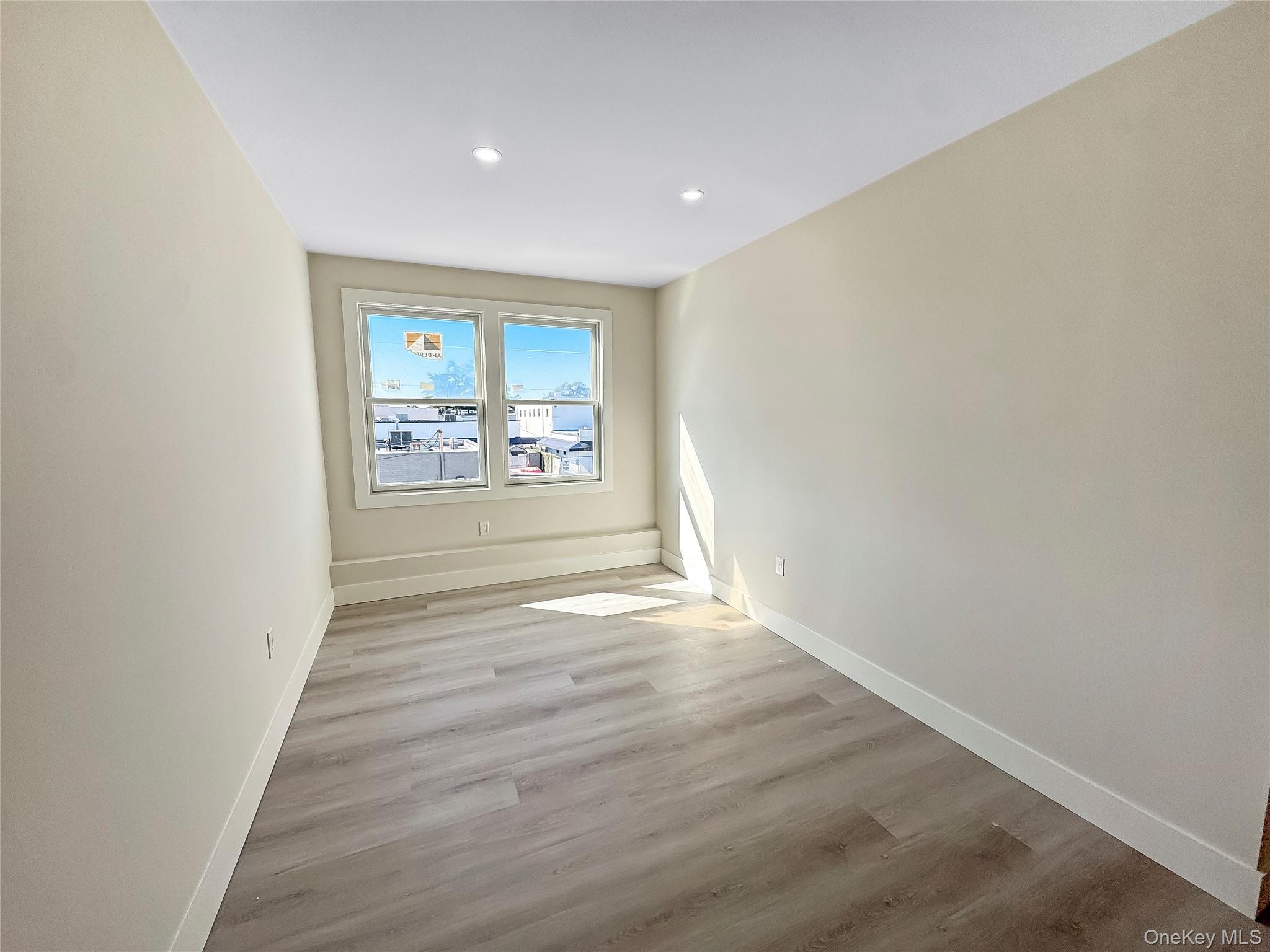 #7 photo, 110 Jericho Turnpike, Mineola , NY 11501