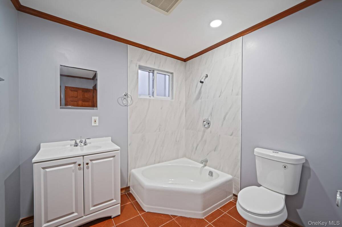 #10 photo, 1 Holbrook Street, Bay Shore , NY 11706