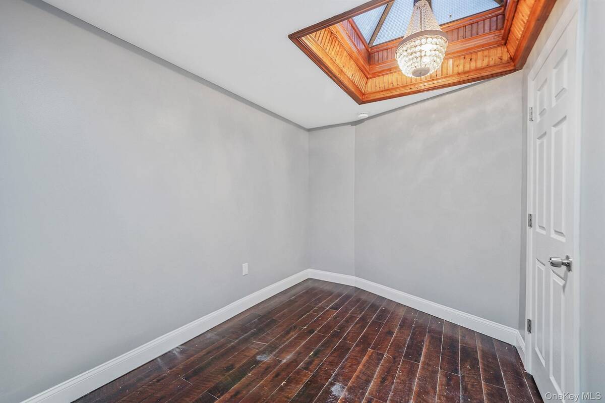 #14 photo, 1 Holbrook Street, Bay Shore , NY 11706