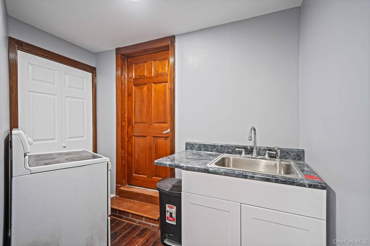 #17 photo, 1 Holbrook Street, Bay Shore , NY 11706