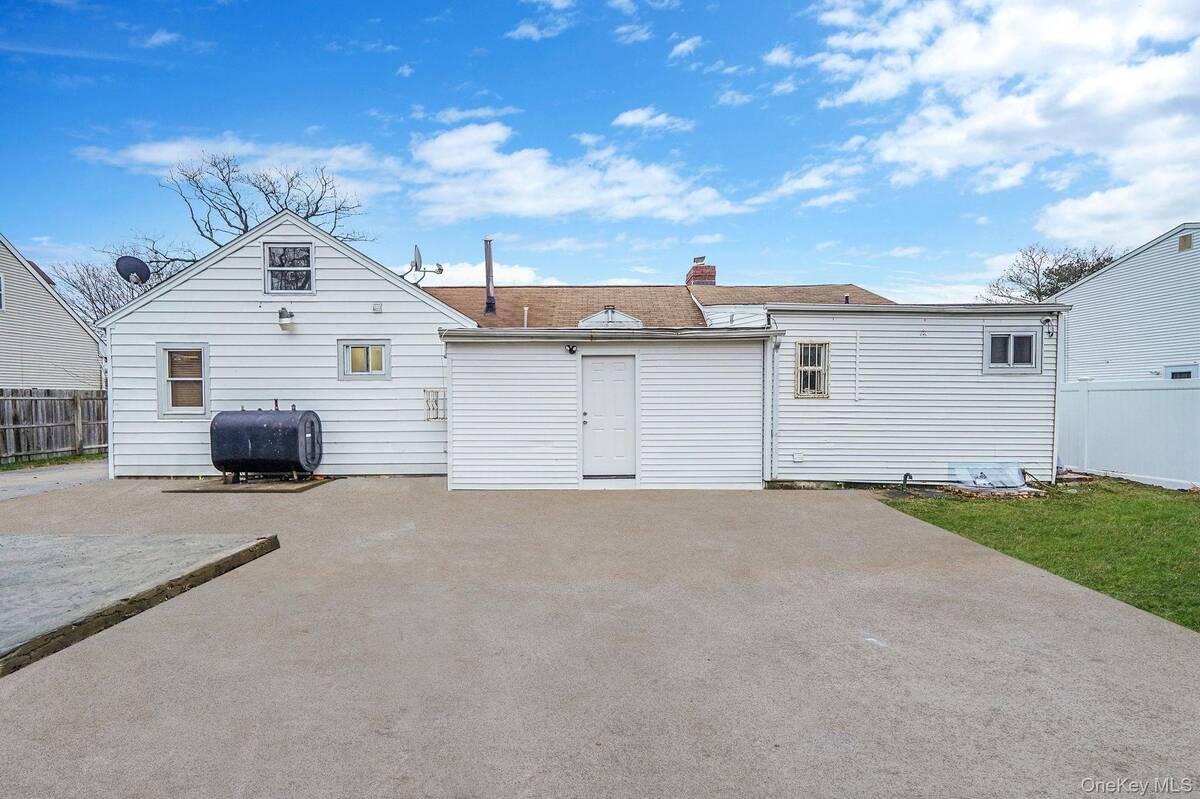 #19 photo, 1 Holbrook Street, Bay Shore , NY 11706