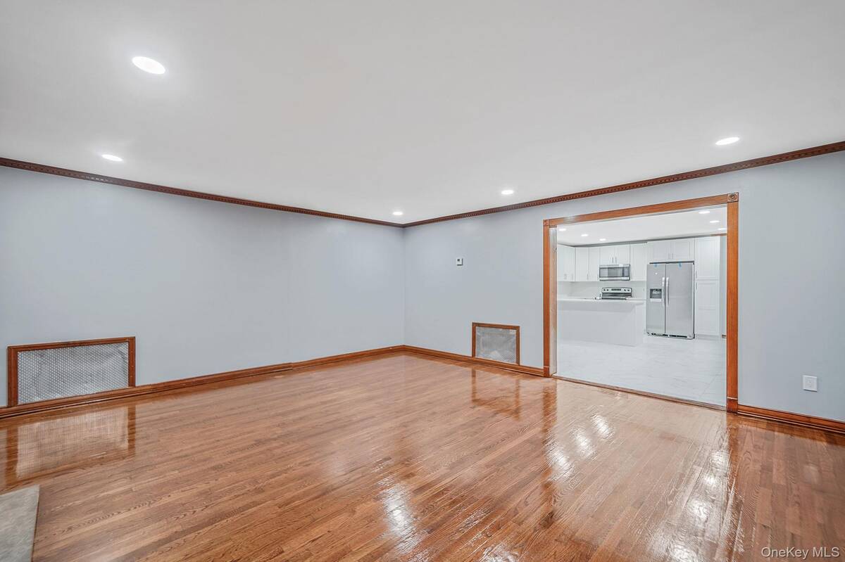 #3 photo, 1 Holbrook Street, Bay Shore , NY 11706