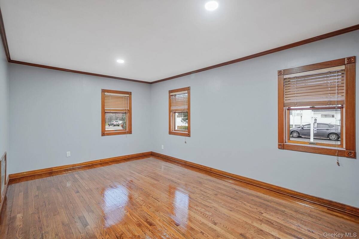 #6 photo, 1 Holbrook Street, Bay Shore , NY 11706