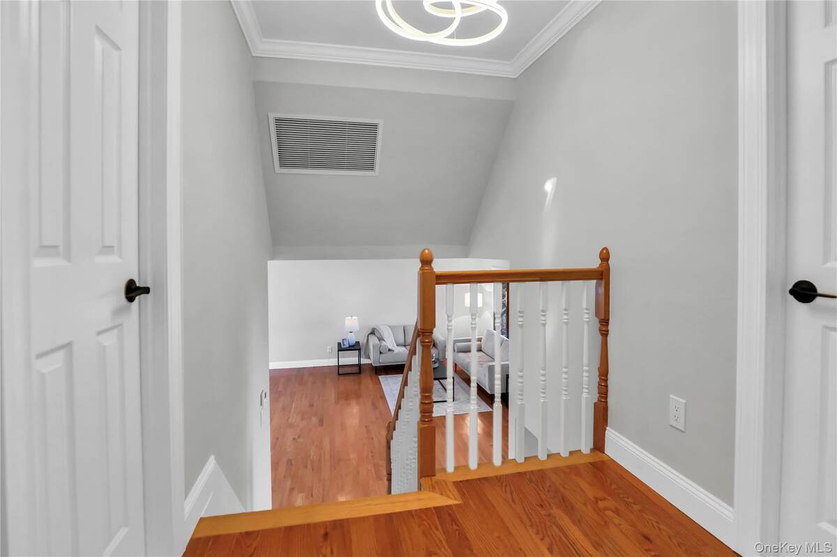 #11 photo, 2 Walnut Drive, ناسو Syosset , NY 11791