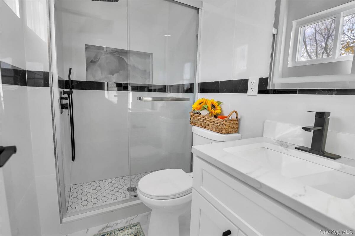 #14 photo, 2 Walnut Drive, ناسو Syosset , NY 11791