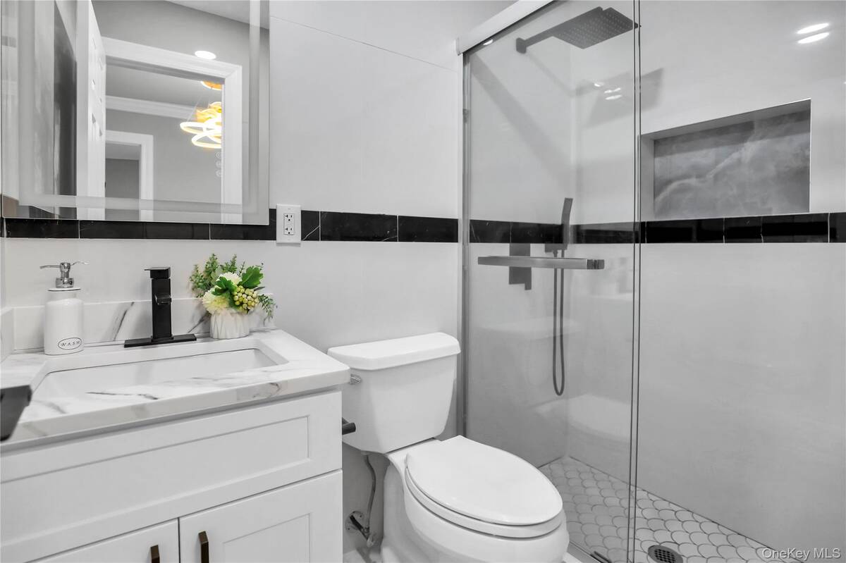 #17 photo, 2 Walnut Drive, ناسو Syosset , NY 11791