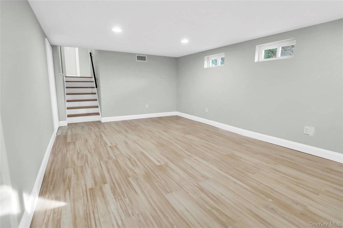 #18 photo, 2 Walnut Drive, ناسو Syosset , NY 11791