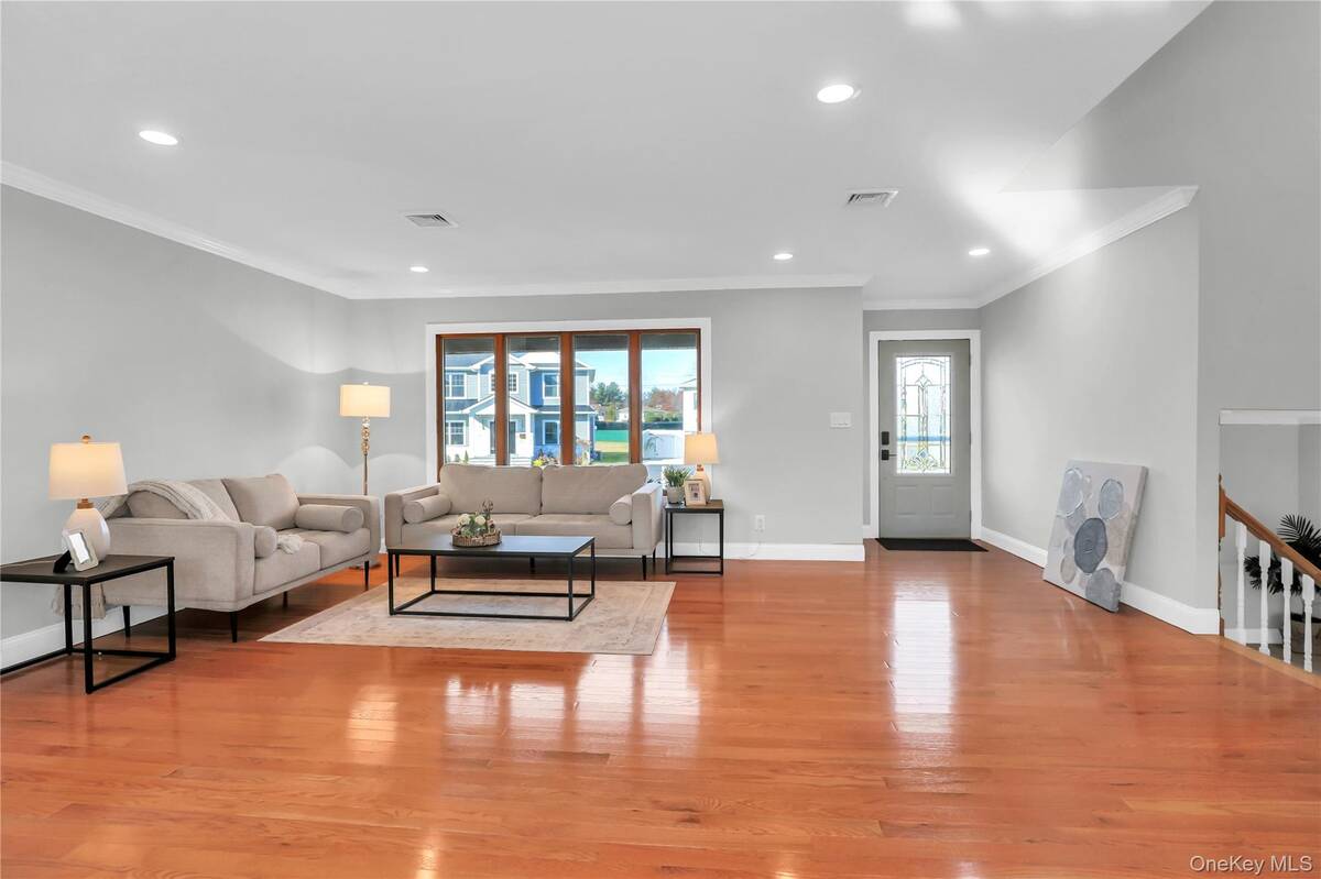 #2 photo, 2 Walnut Drive, ناسو Syosset , NY 11791