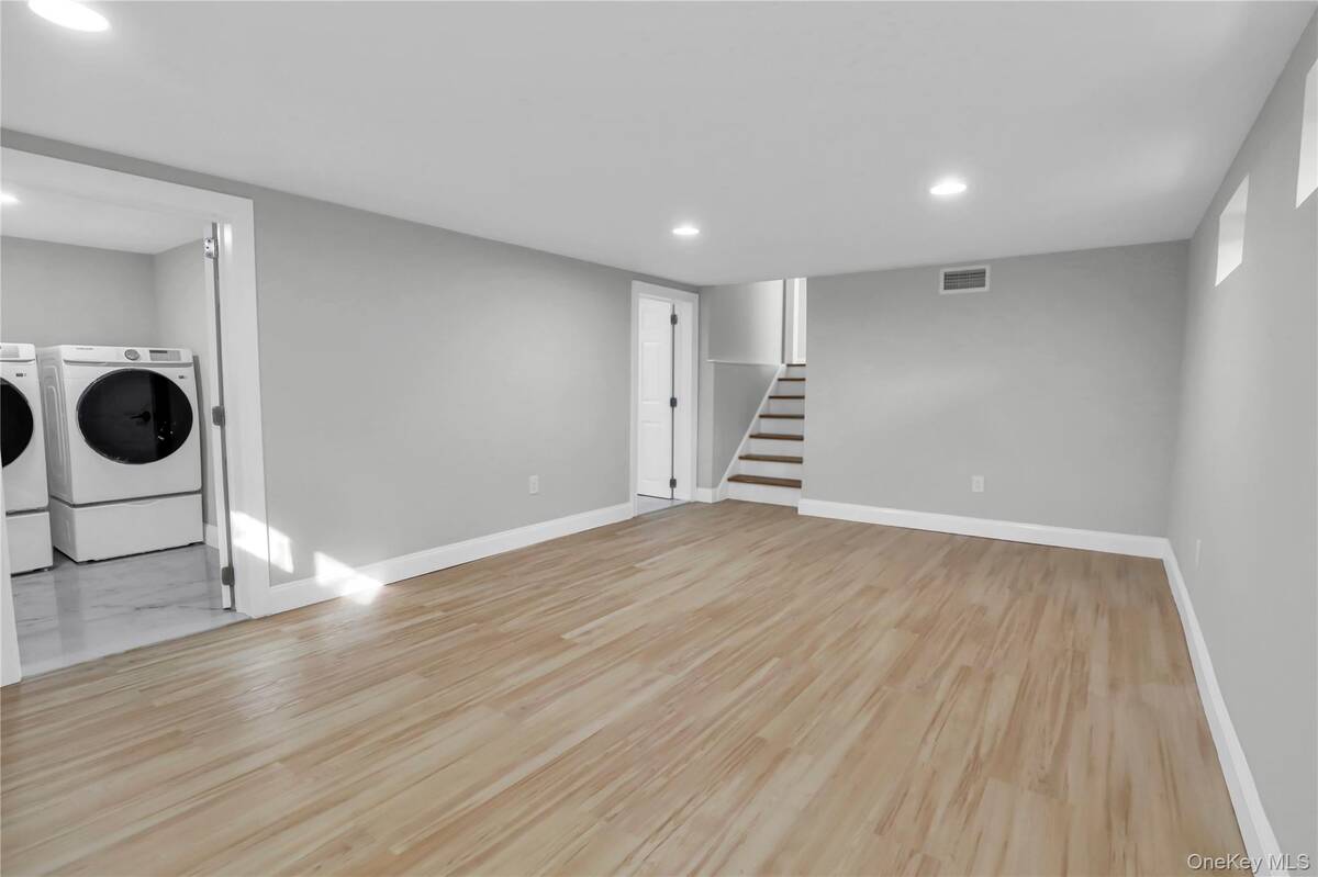 #20 photo, 2 Walnut Drive, ناسو Syosset , NY 11791