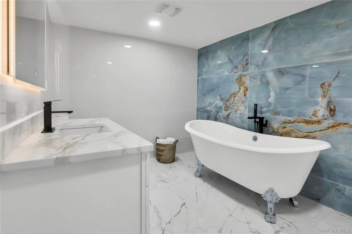 #21 photo, 2 Walnut Drive, ناسو Syosset , NY 11791