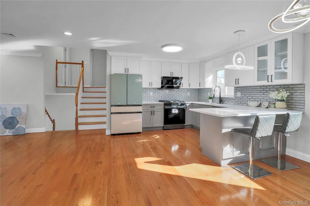 #3 photo, 2 Walnut Drive, ناسو Syosset , NY 11791