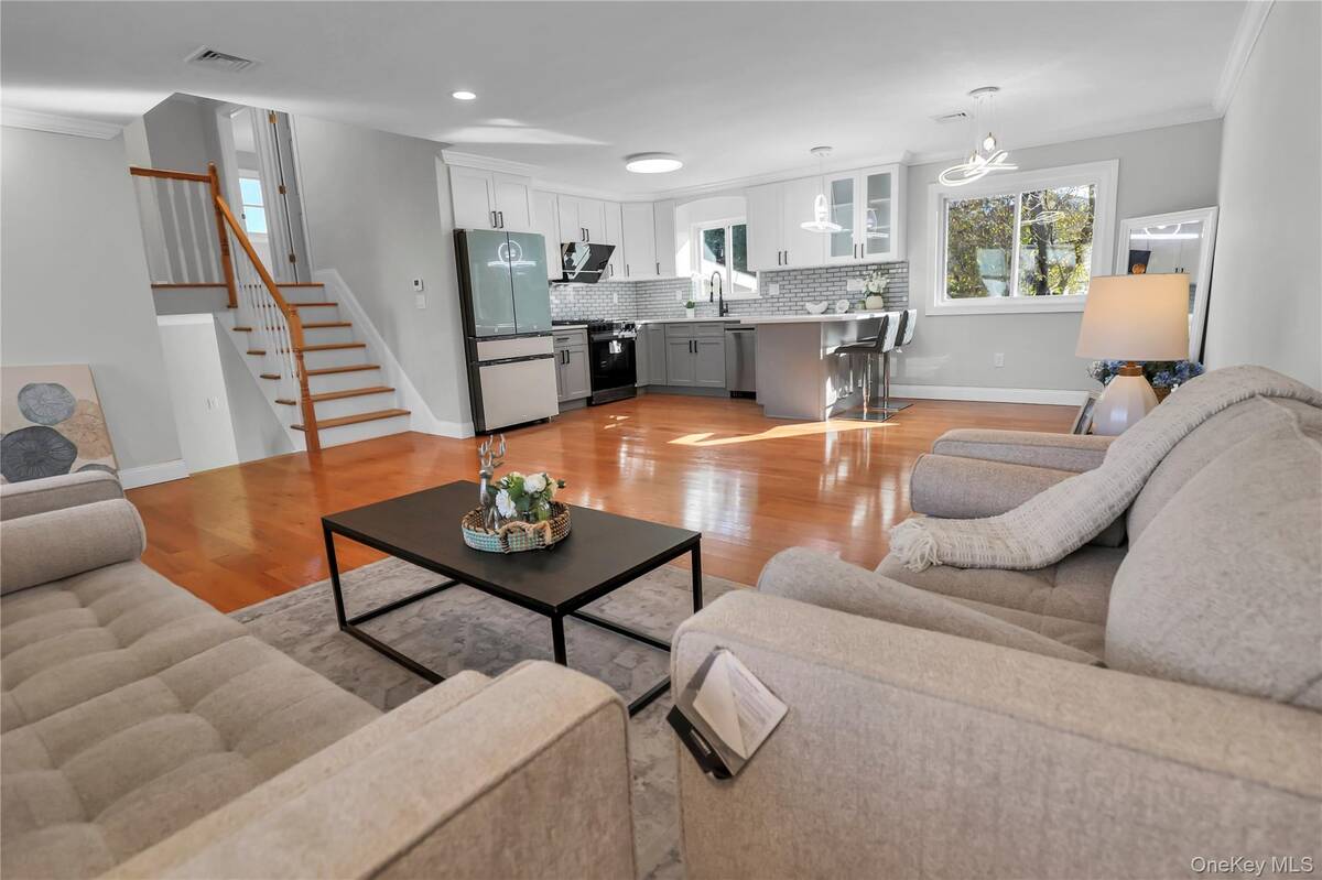 #4 photo, 2 Walnut Drive, ناسو Syosset , NY 11791