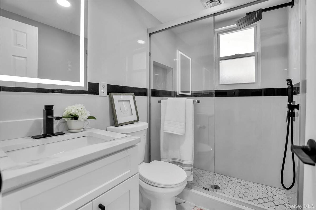 #8 photo, 2 Walnut Drive, ناسو Syosset , NY 11791