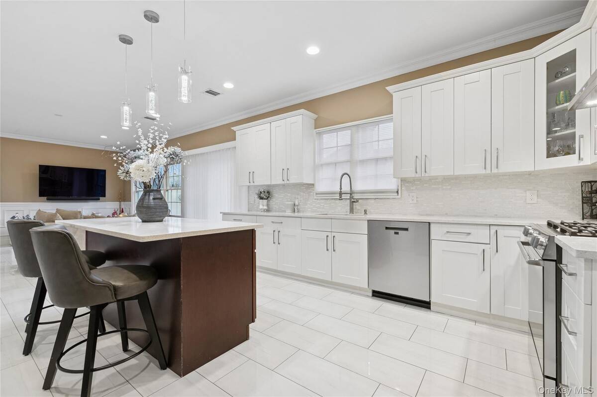 #13 photo, 5 Vernon Street, Plainview , NY 11803