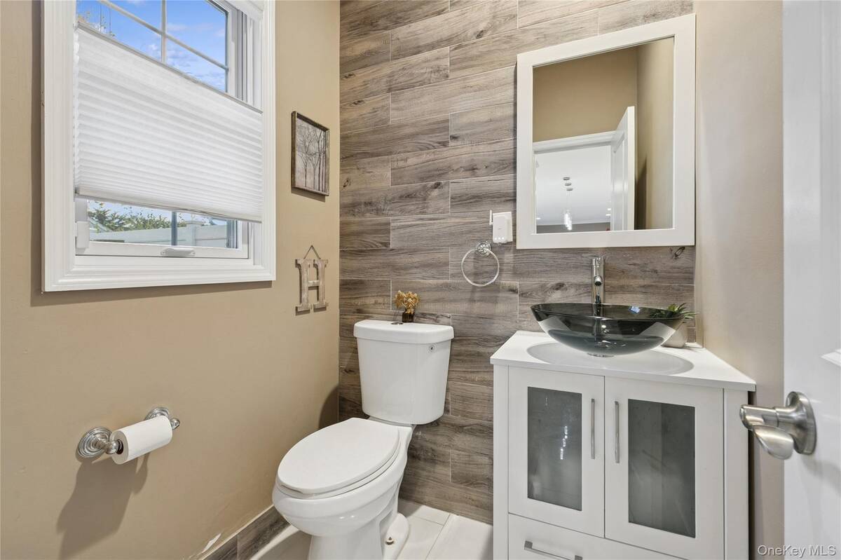 #14 photo, 5 Vernon Street, Plainview , NY 11803