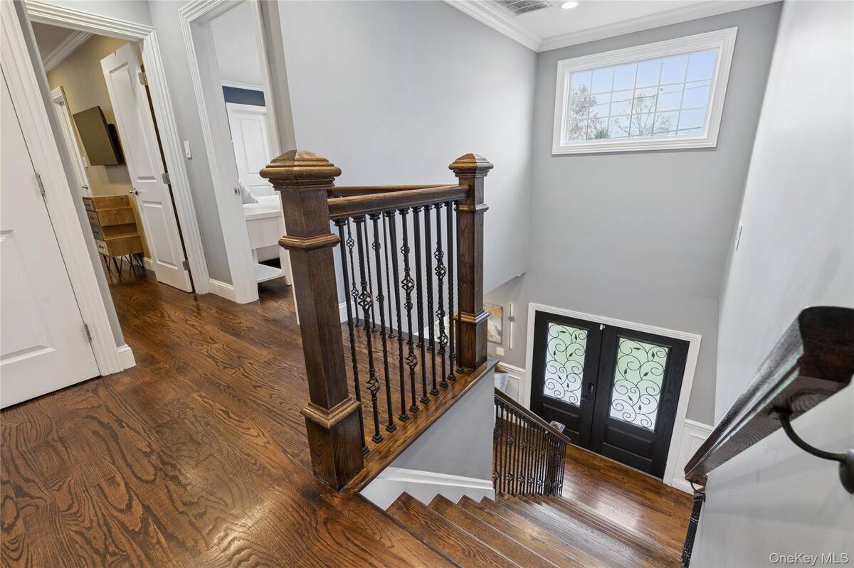 #16 photo, 5 Vernon Street, Plainview , NY 11803