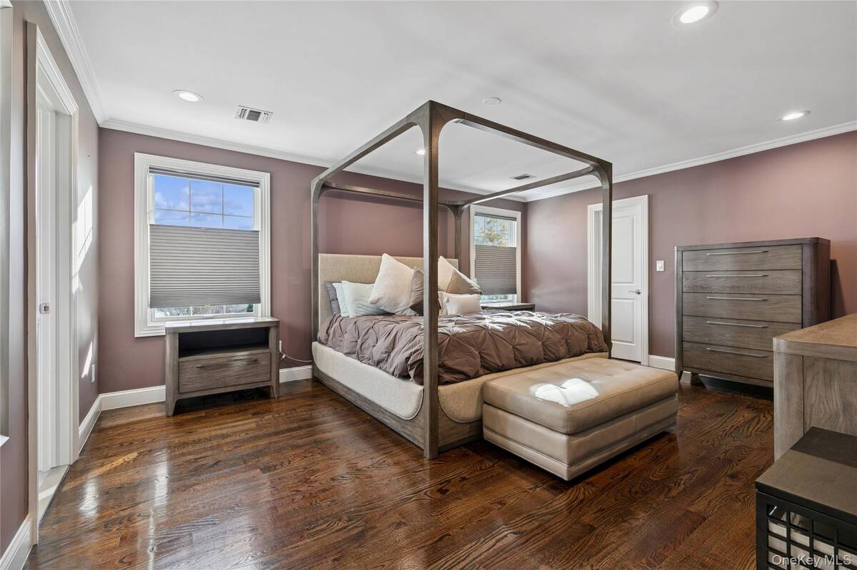 #17 photo, 5 Vernon Street, Plainview , NY 11803