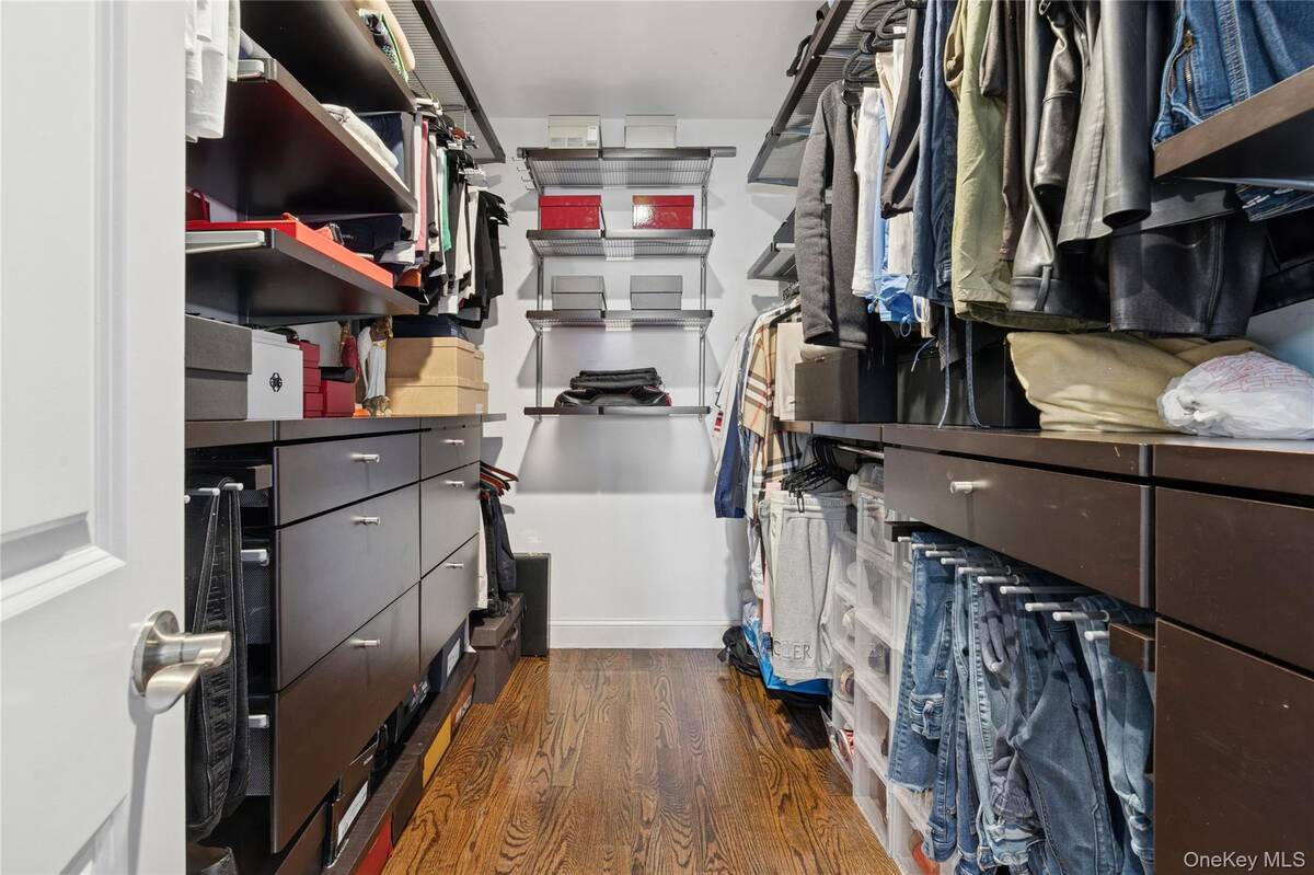 #21 photo, 5 Vernon Street, Plainview , NY 11803