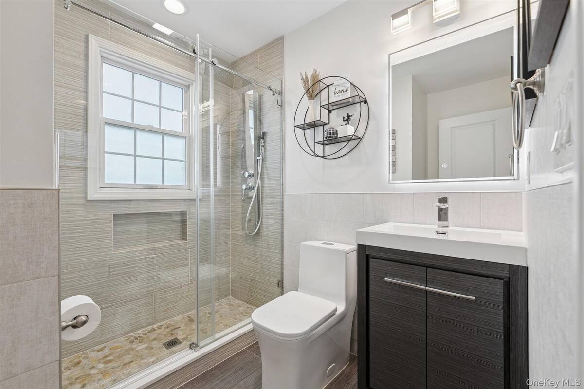 #23 photo, 5 Vernon Street, Plainview , NY 11803