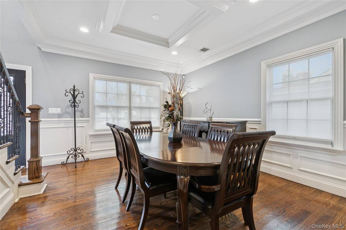 #27 photo, 5 Vernon Street, Plainview , NY 11803