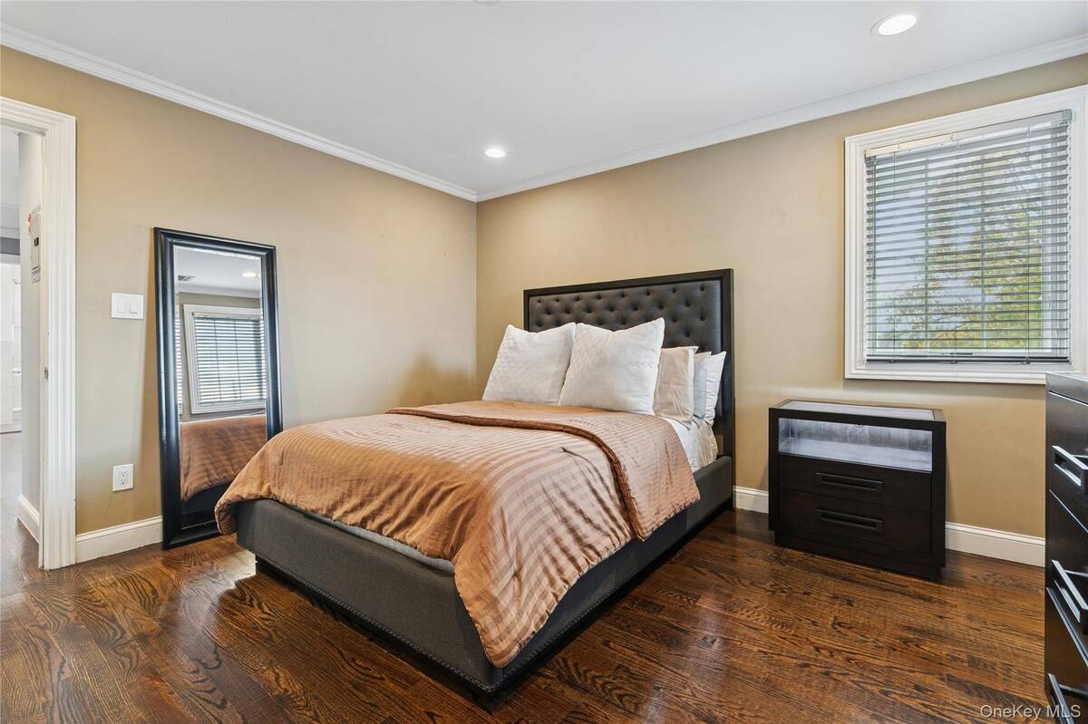 #28 photo, 5 Vernon Street, Plainview , NY 11803