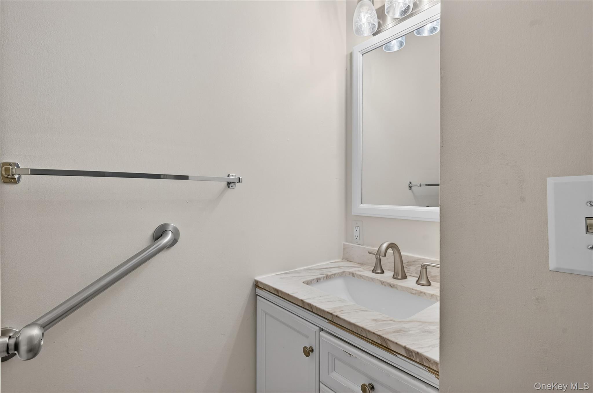 #12 photo, 8 Knightsbridge, Poughkeepsie , NY 12603