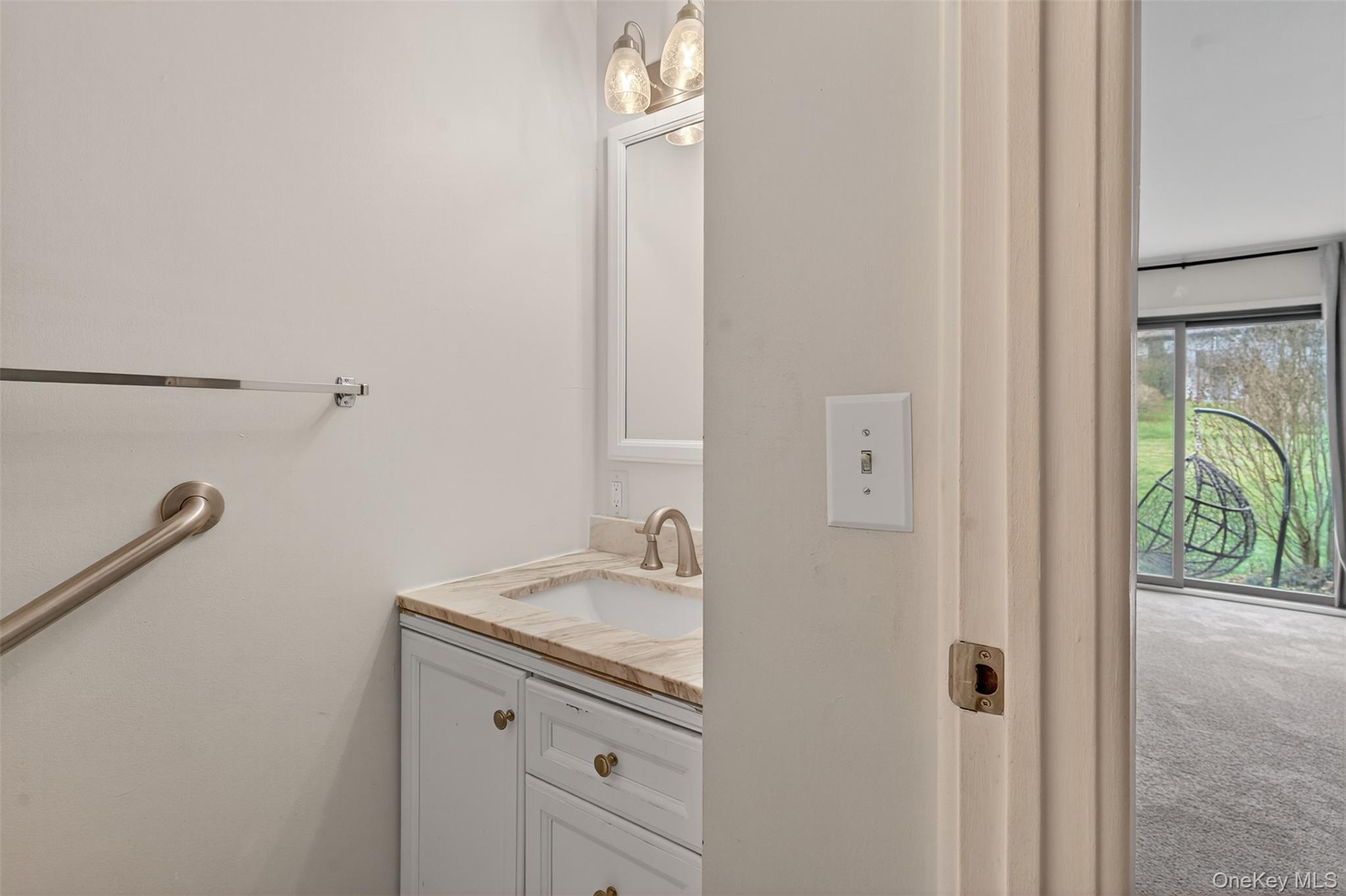 #13 photo, 8 Knightsbridge, Poughkeepsie , NY 12603