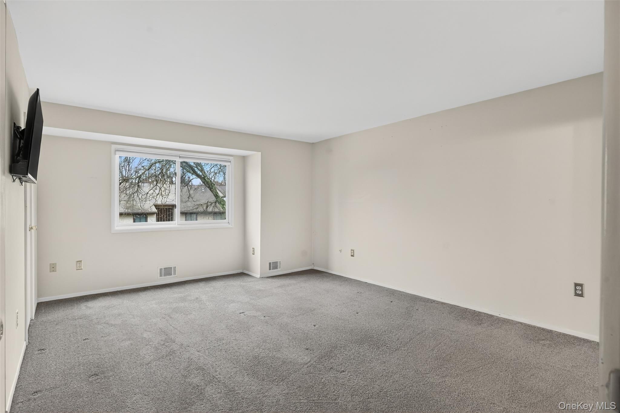 #14 photo, 8 Knightsbridge, Poughkeepsie , NY 12603