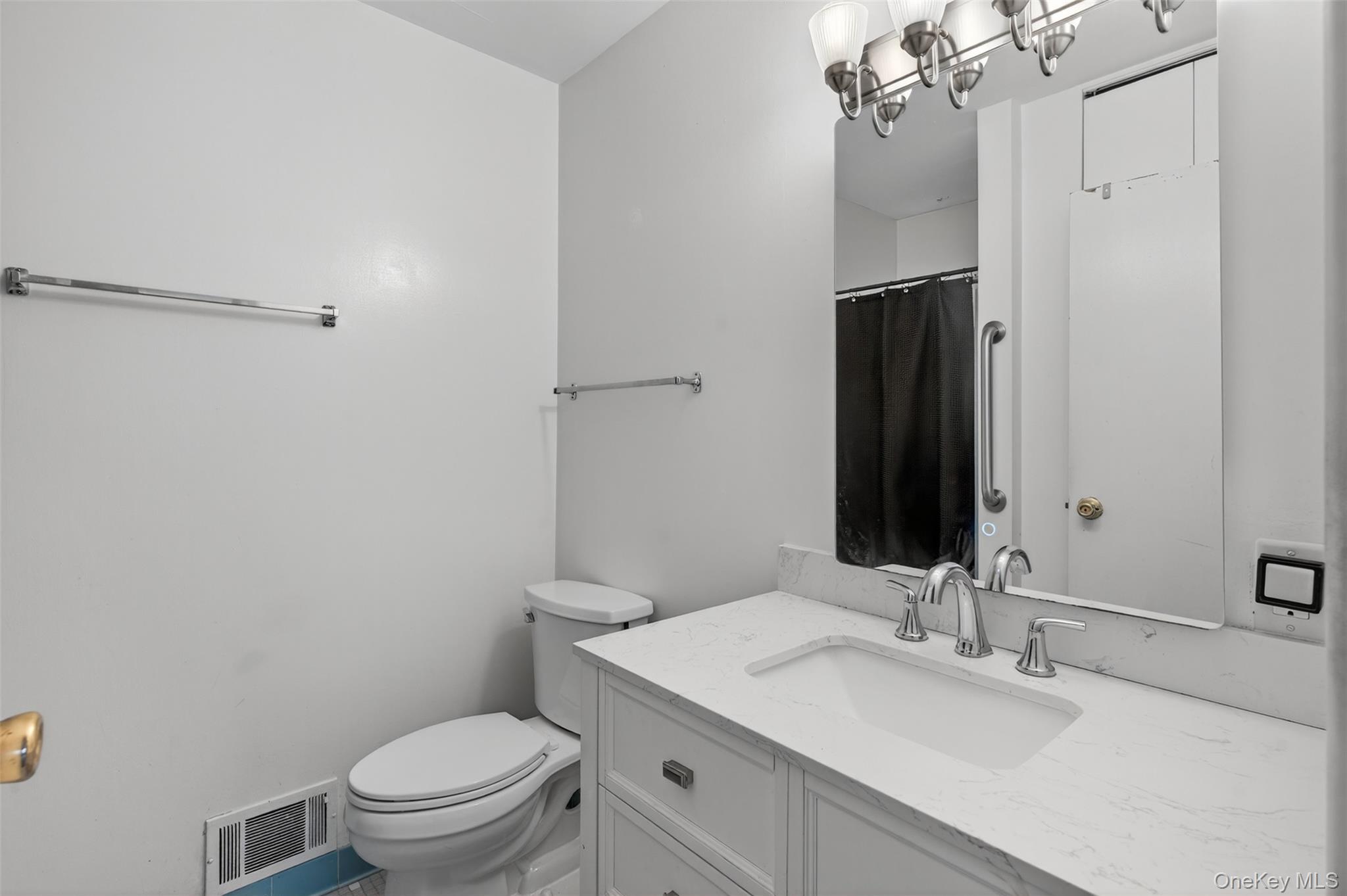 #16 photo, 8 Knightsbridge, Poughkeepsie , NY 12603