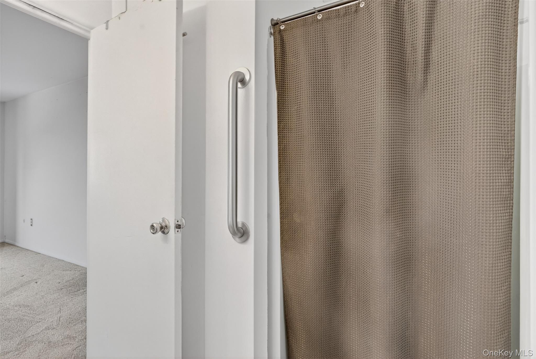 #17 photo, 8 Knightsbridge, Poughkeepsie , NY 12603