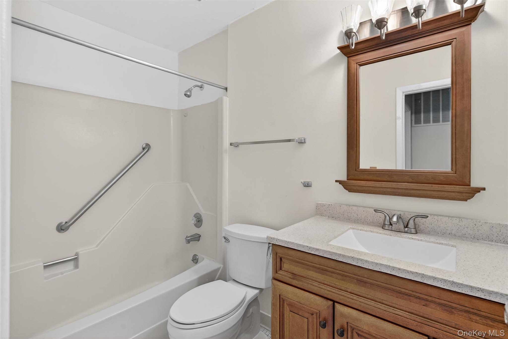 #18 photo, 8 Knightsbridge, Poughkeepsie , NY 12603