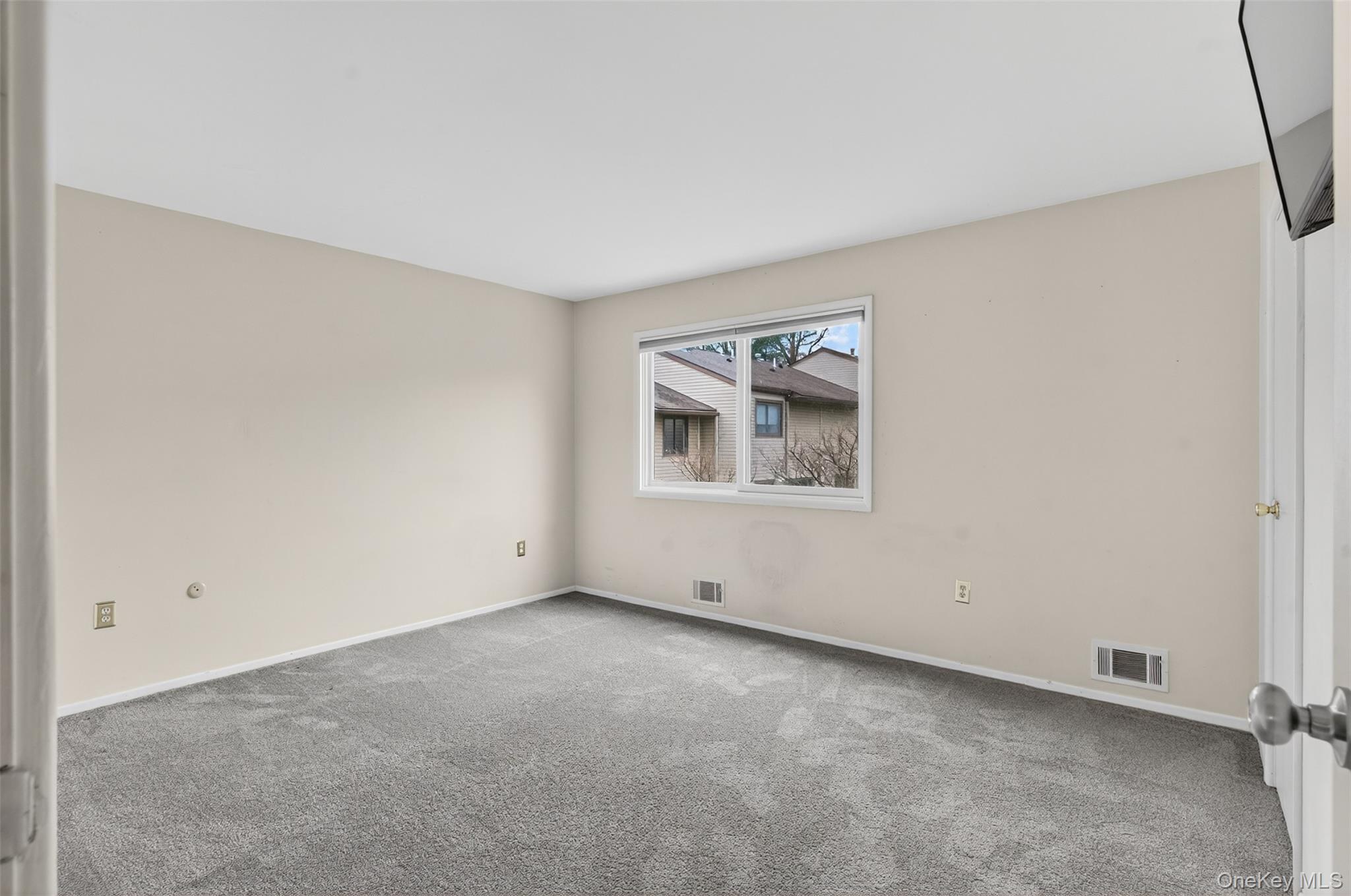 #19 photo, 8 Knightsbridge, Poughkeepsie , NY 12603