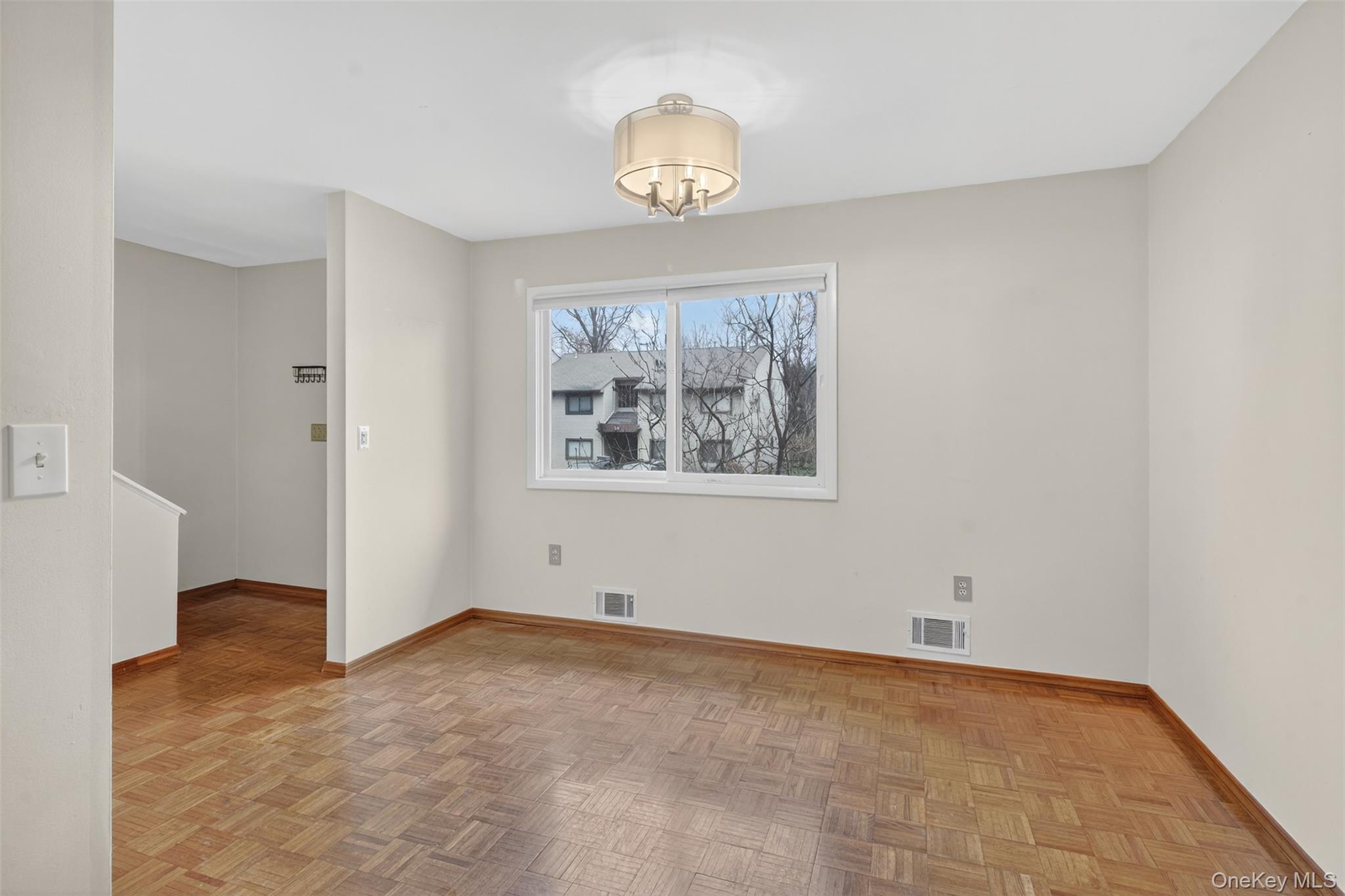 #8 photo, 8 Knightsbridge, Poughkeepsie , NY 12603