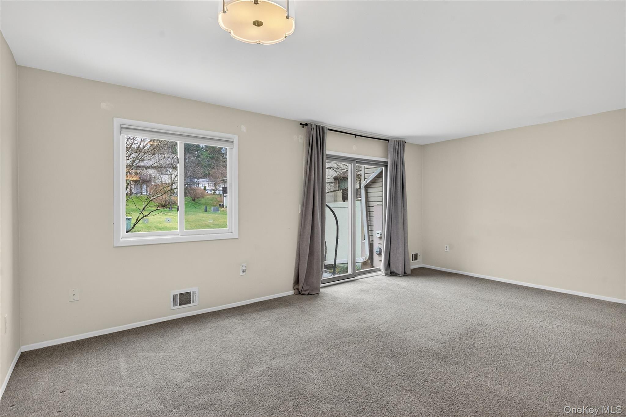 #9 photo, 8 Knightsbridge, Poughkeepsie , NY 12603