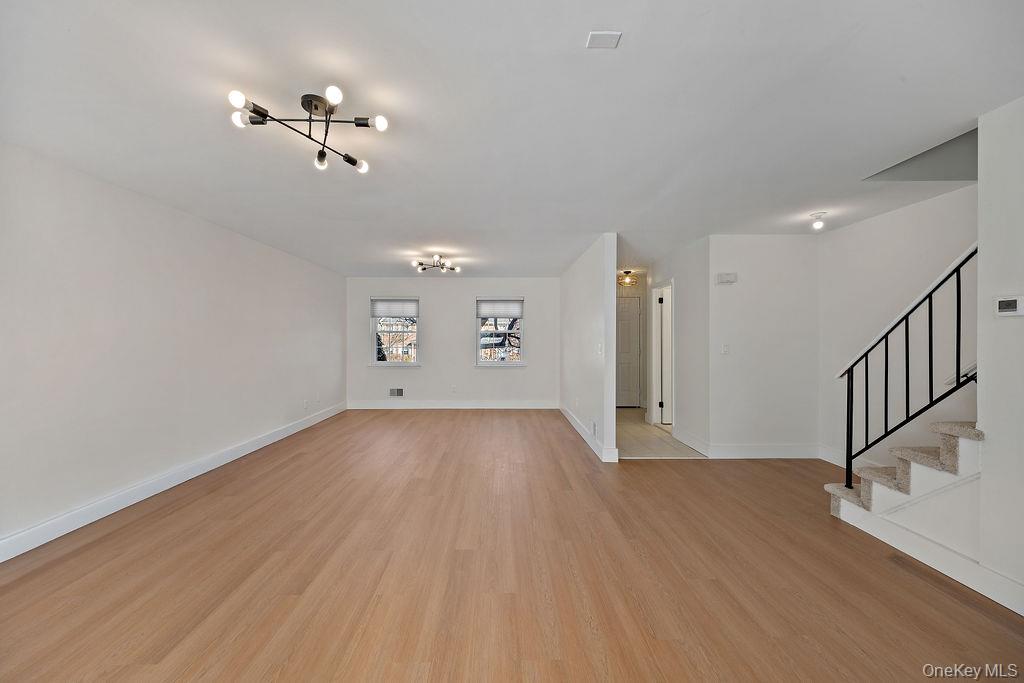 #11 photo, 482 Iroquois Court, Suffern , NY 10901