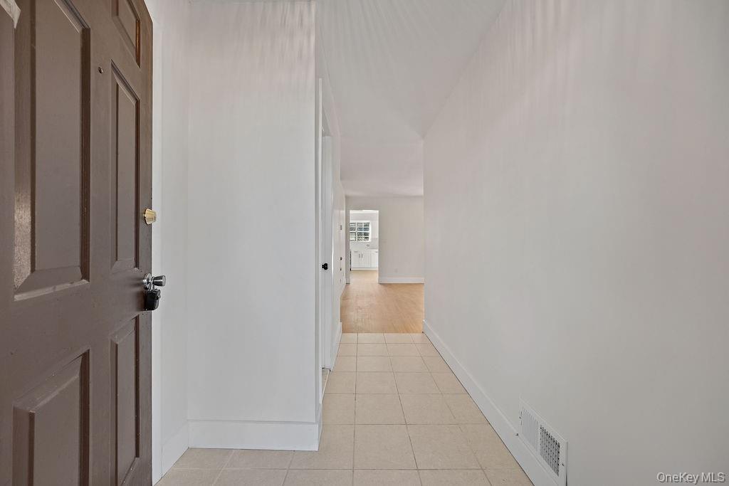 #7 photo, 482 Iroquois Court, Suffern , NY 10901