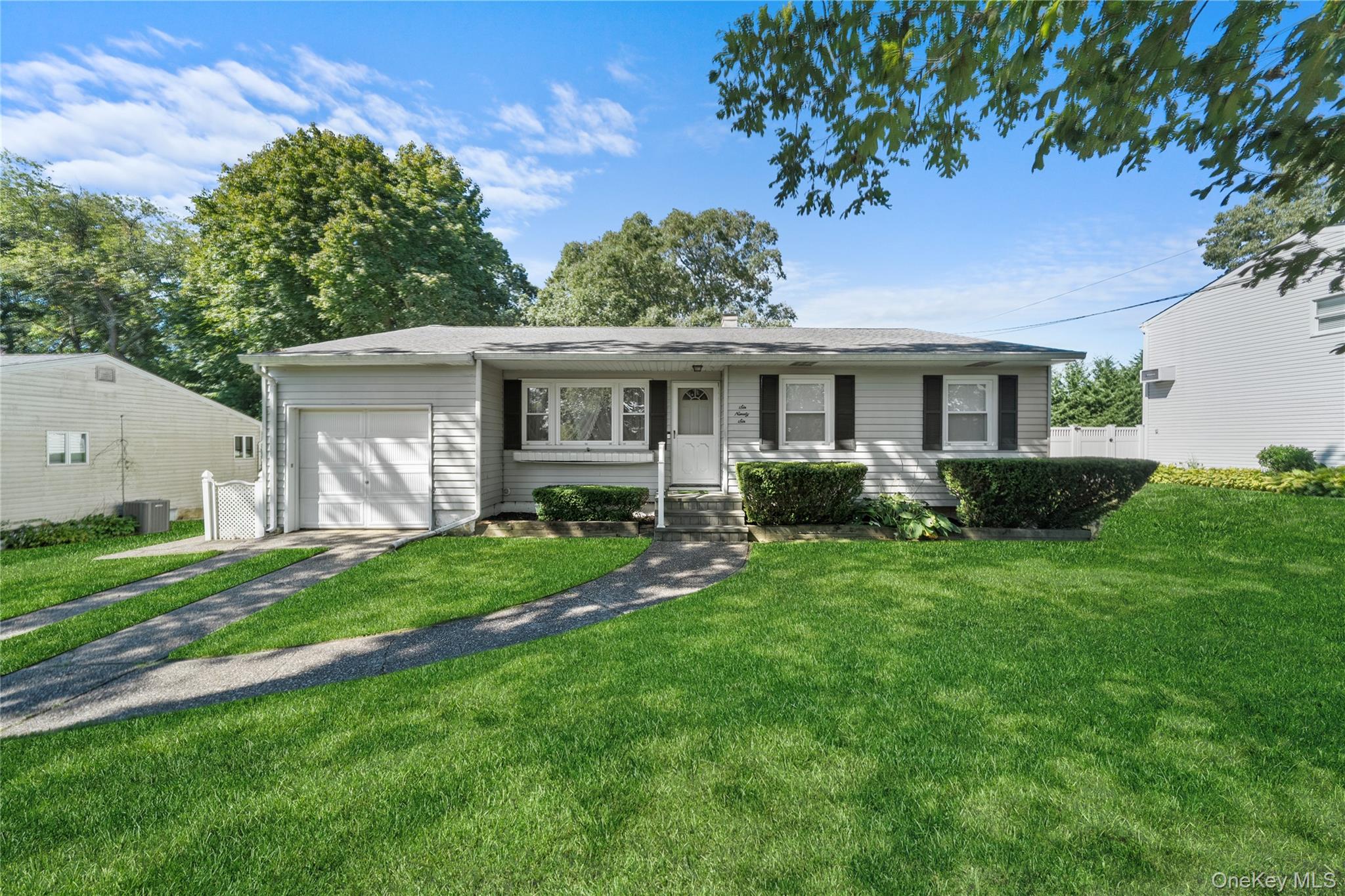 #1 photo, 696 Bohemia Parkway, Sayville , NY 11782
