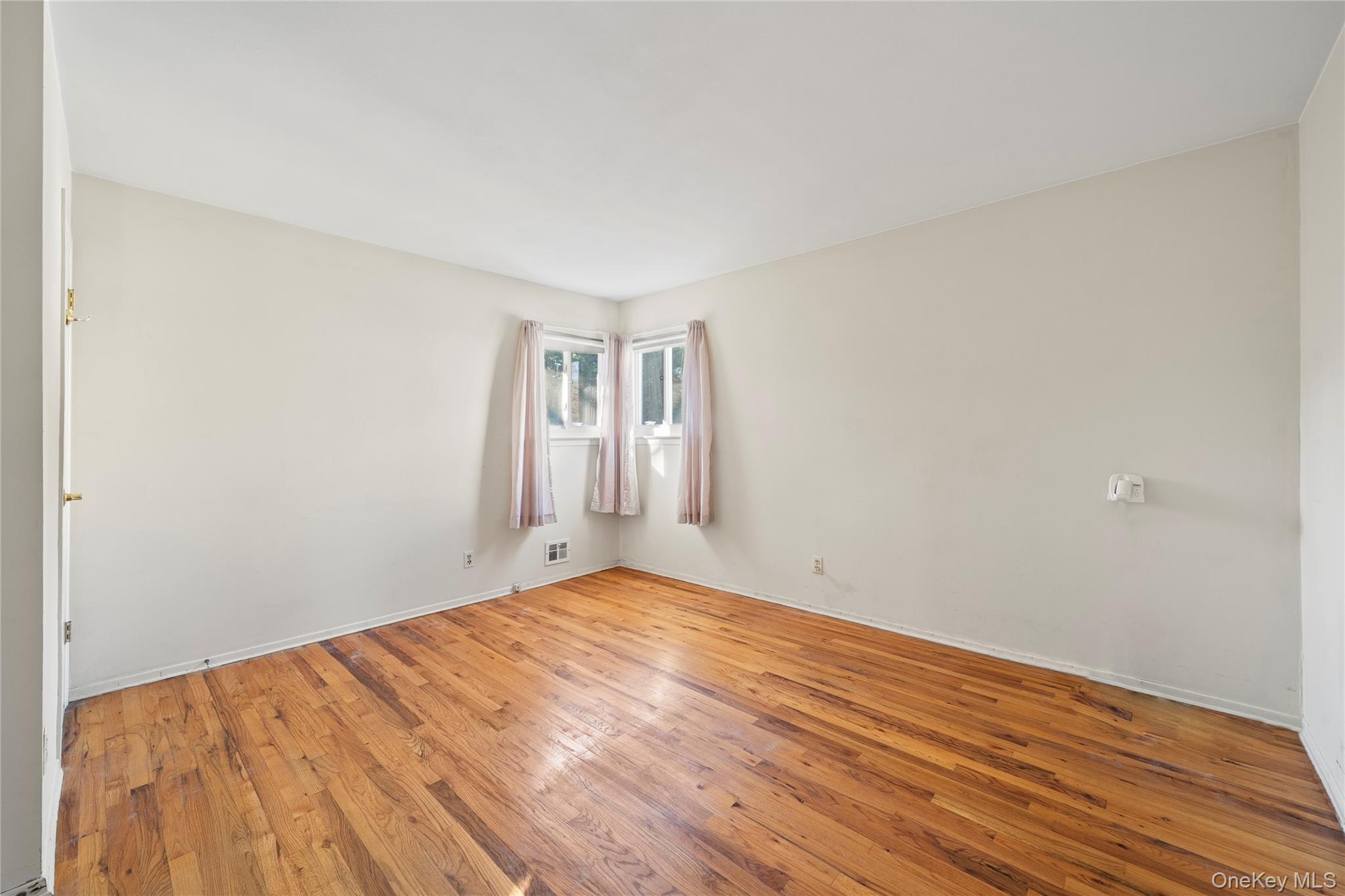 #16 photo, 696 Bohemia Parkway, Sayville , NY 11782