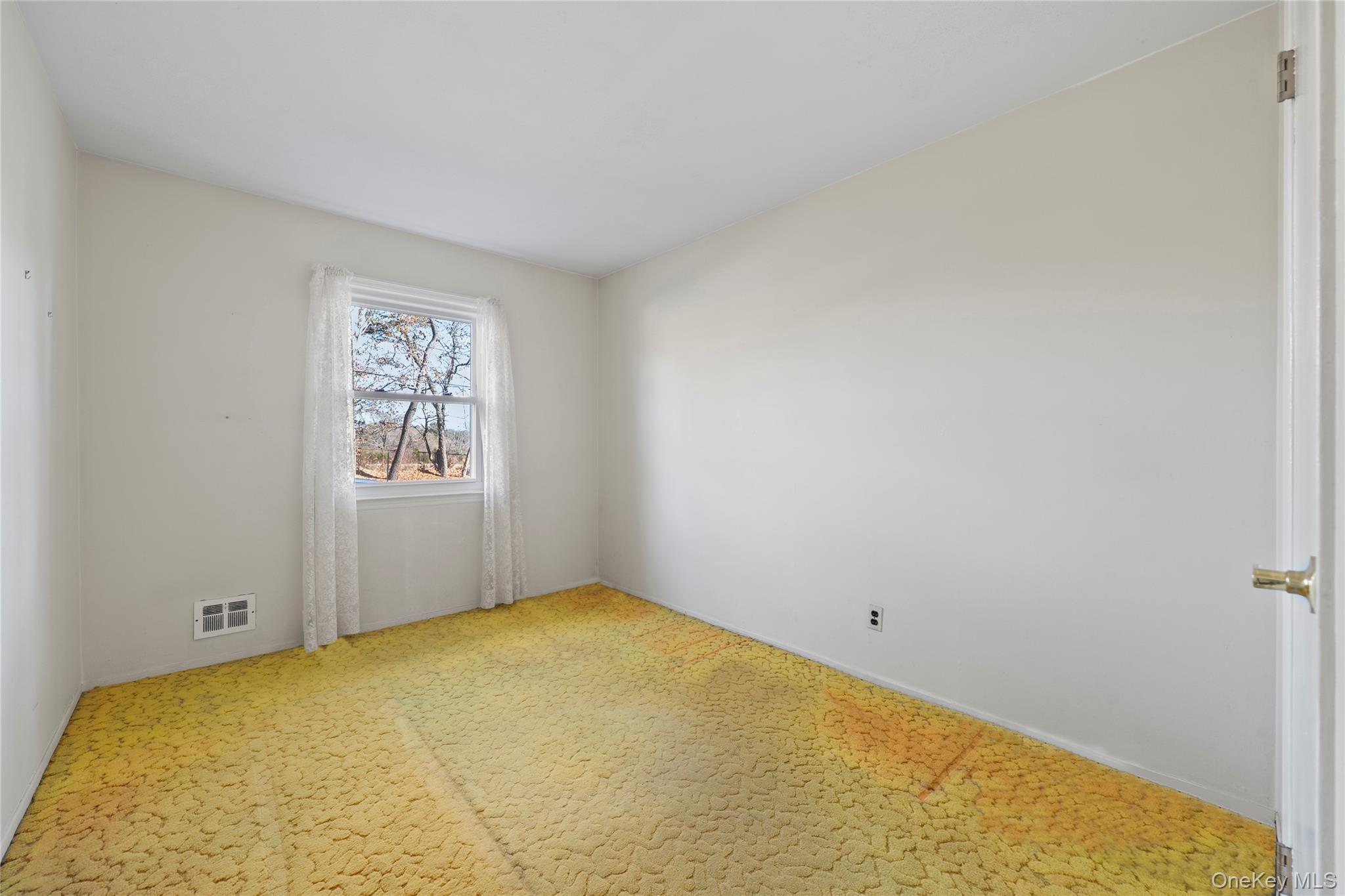 #19 photo, 696 Bohemia Parkway, Sayville , NY 11782