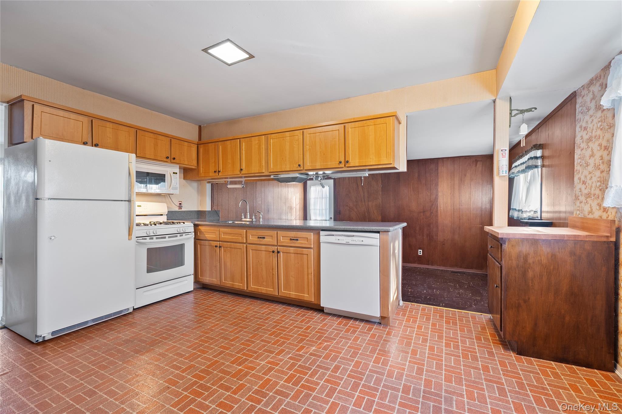 #2 photo, 696 Bohemia Parkway, Sayville , NY 11782