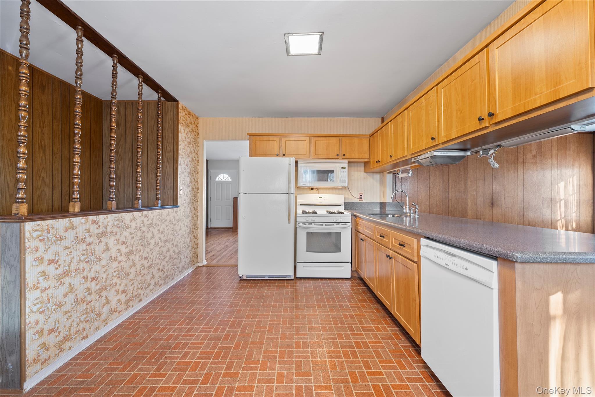 #3 photo, 696 Bohemia Parkway, Sayville , NY 11782