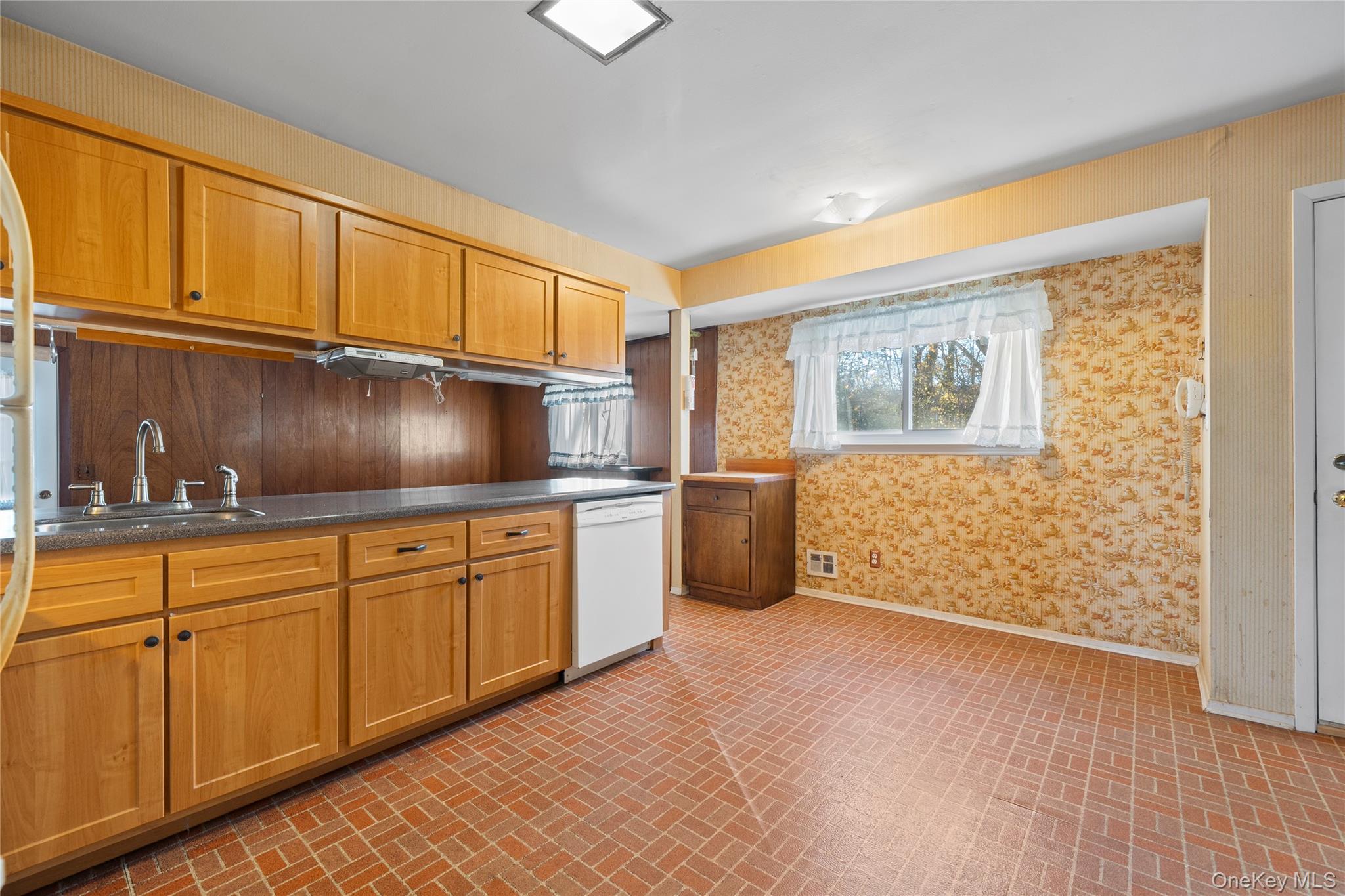 #4 photo, 696 Bohemia Parkway, Sayville , NY 11782