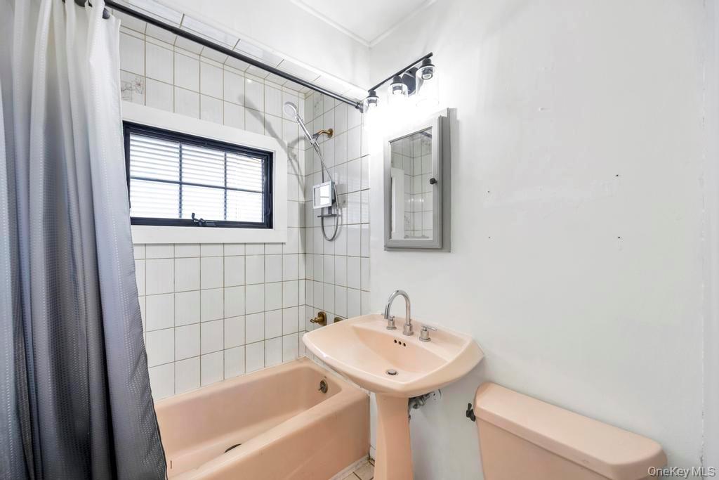 #20 photo, 143 Blacksmith Road, ناسو Levittown , NY 11756