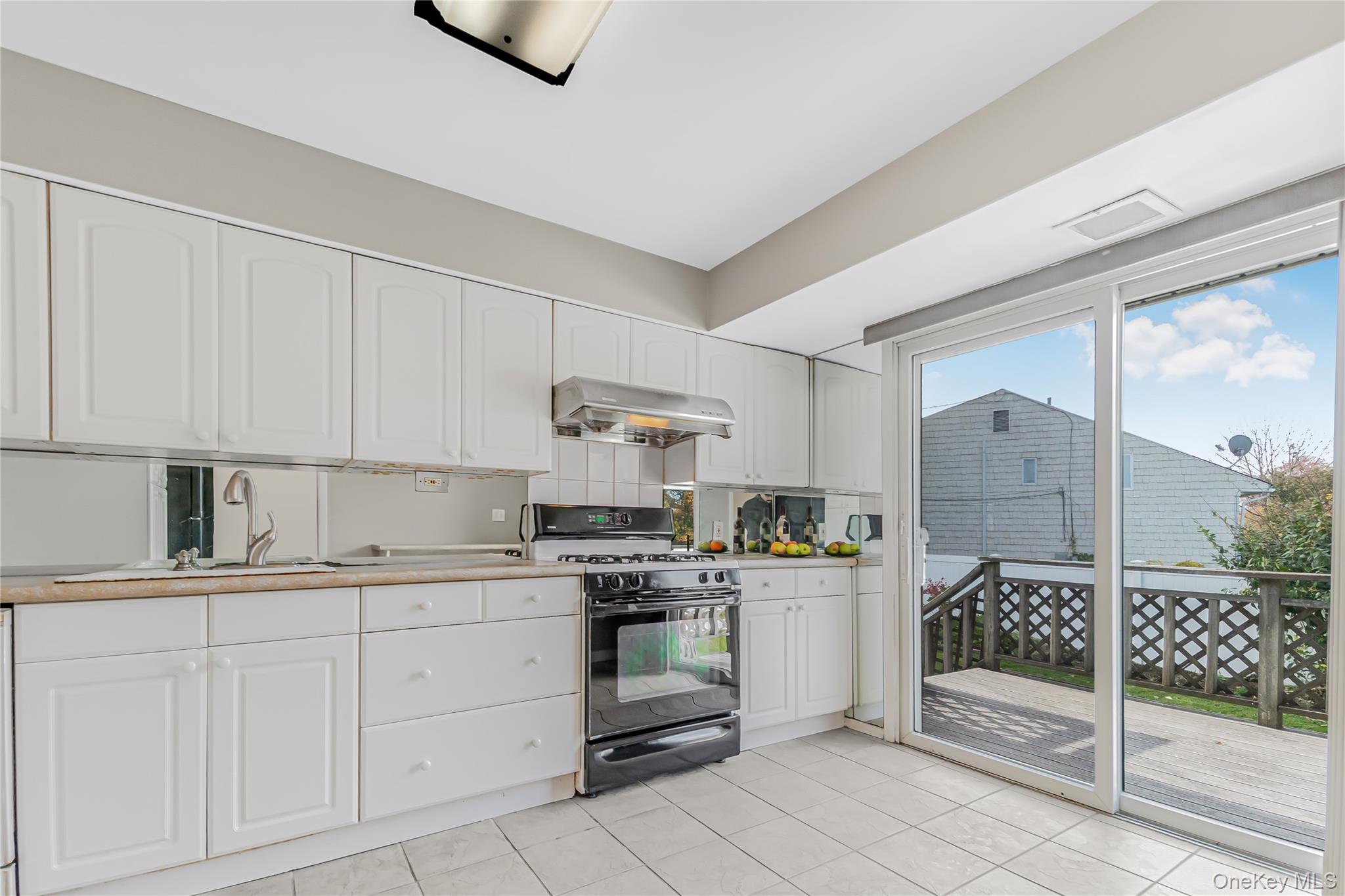 #13 photo, 2 Deer Path Lane, Syosset , NY 11791