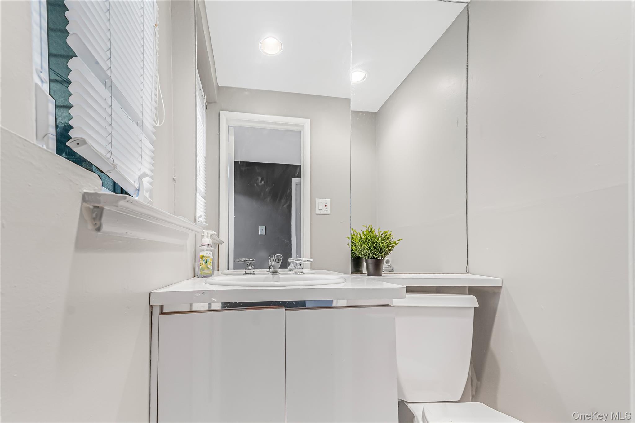 #17 photo, 2 Deer Path Lane, Syosset , NY 11791